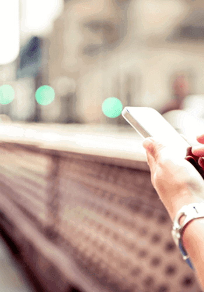 Mobile In Hand Outdoor 560Px