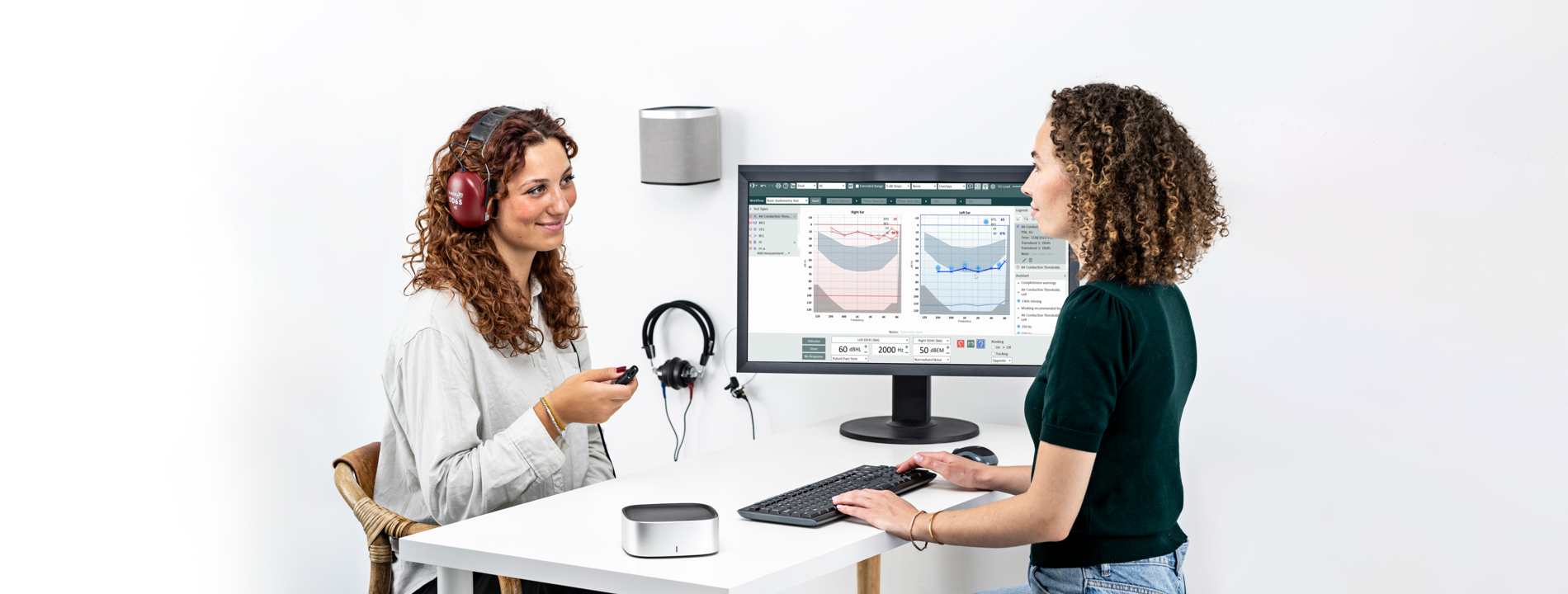 Measure Software - Pure-tone audiometry screen - audiologist sitting with patient
